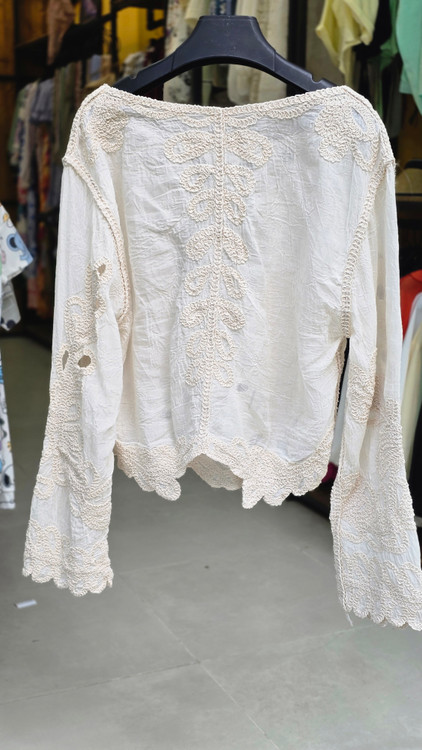 بلوز قلاببافی کرهای - نمای کناری